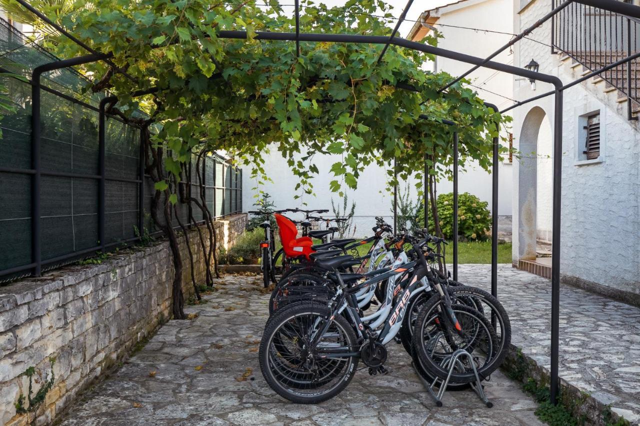 Charming Funtana Apartments + Free Bikes Eksteriør billede